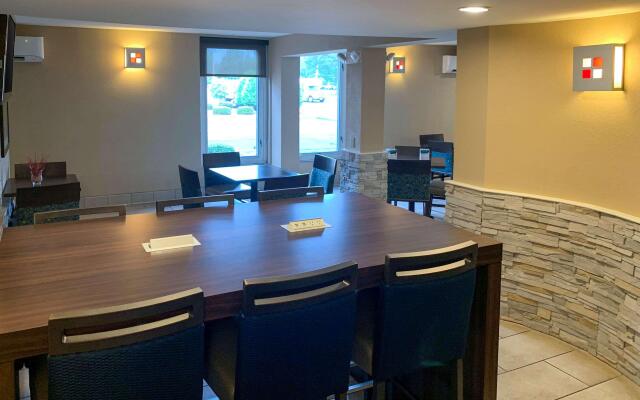 Comfort Inn & Suites East Hartford - Hartford