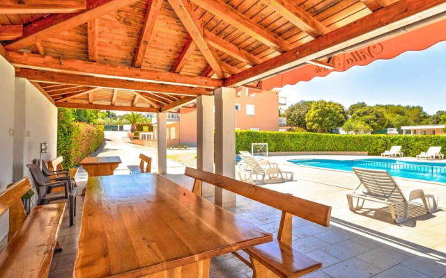 Alluring Mobile Home in Banjole With Swimming Pool