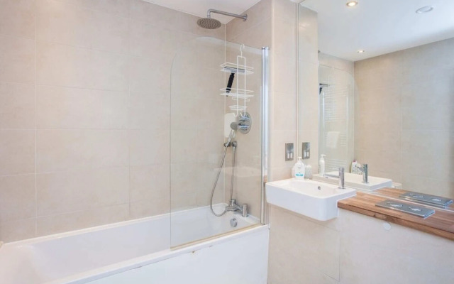 Stunning Modern 1 Bedroom Apartment Near Canary Wharf