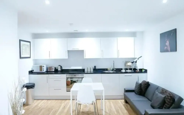 Bright 2BR Apartments Quays