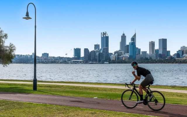 Modern 1 Bedroom Apartment Near the River and the City