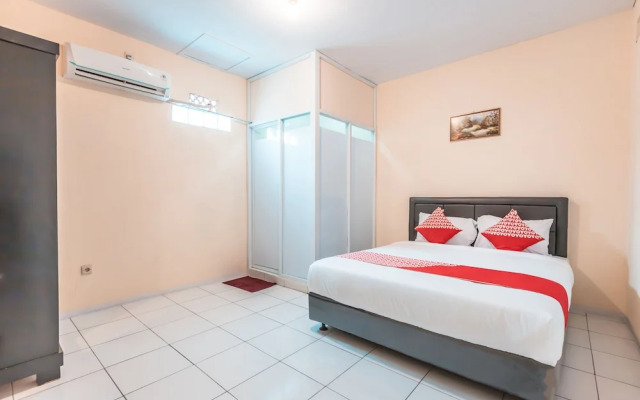 J&B Room Pramuka by Oyo Rooms