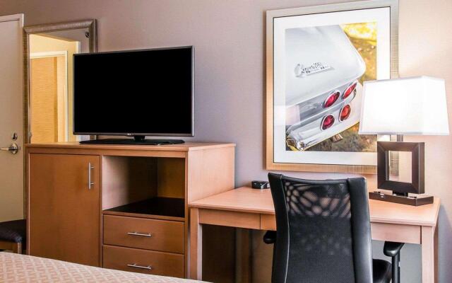 Quality Inn & Suites Warren - Detroit