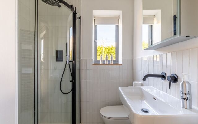 Modern 5 Bedroom Home With Garden Panoramic Views