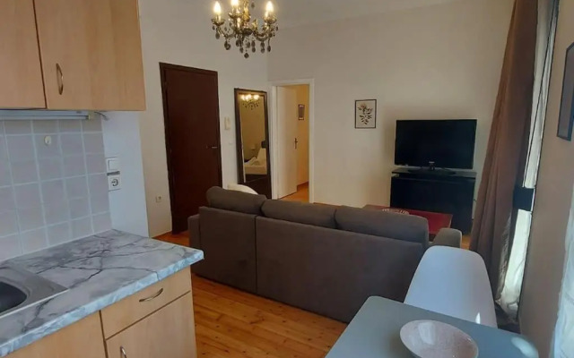 Spacious Beauty in Athens, 55m2, Metro 7'