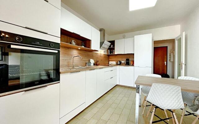 Nice 110m With Balcony In The Downtown
