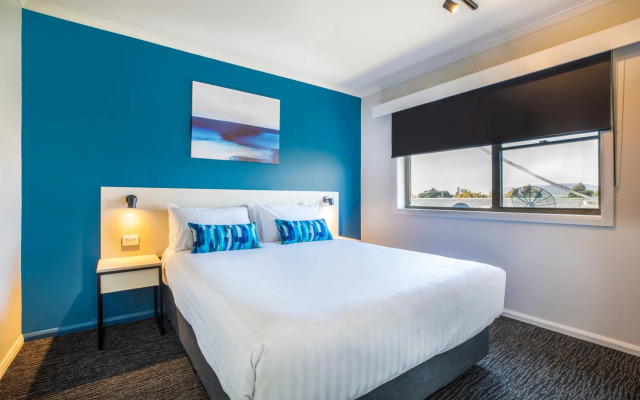 Nightcap at Riverside Hotel