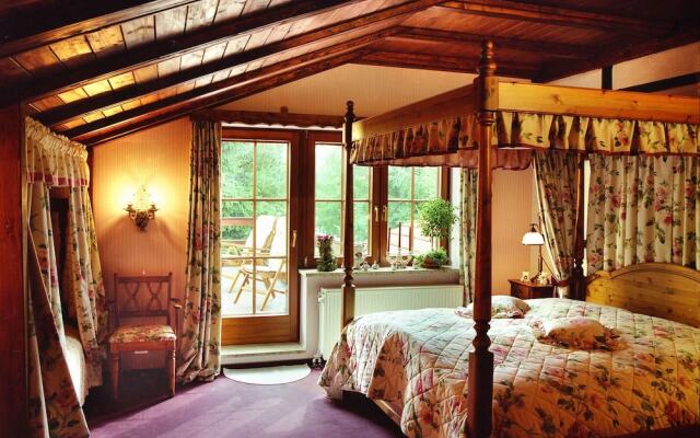 Landhaus & Burg Hotel Romantik