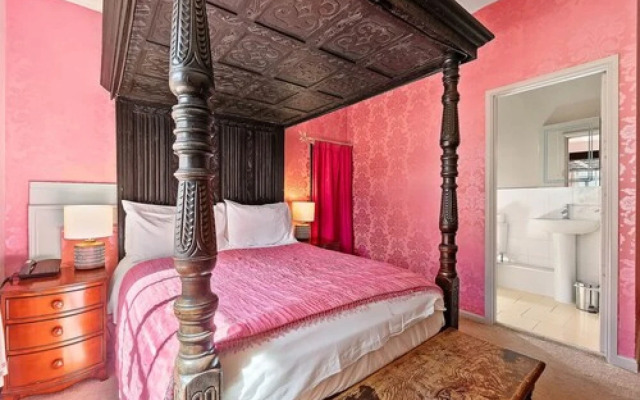 The Ancient Gatehouse Hotel