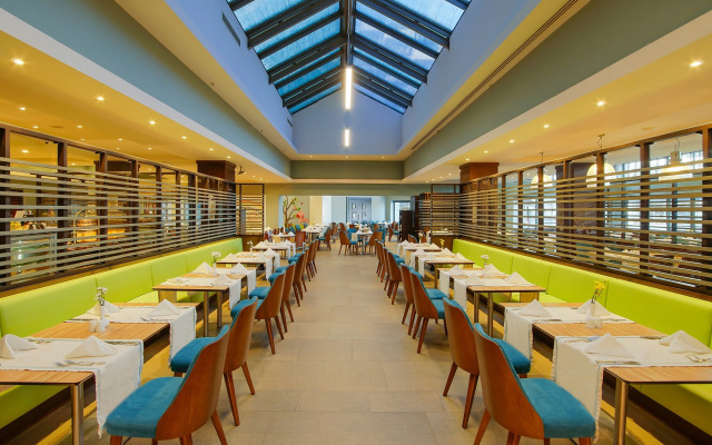 Limak Lara De Luxe Hotel and Resort