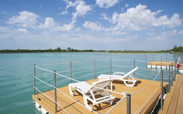 Floating Resort
