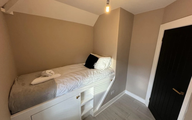 Impeccable 3-bed House in Walsall