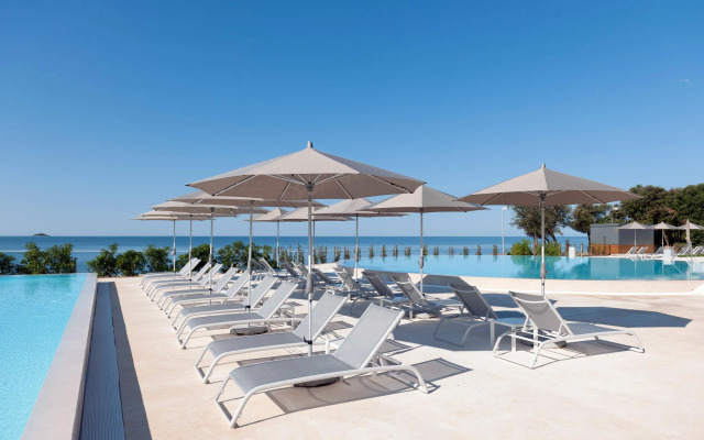Maistra Select Amarin Resort