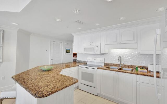 Beachfront Condo w/ View & Pool, Sleeps 8