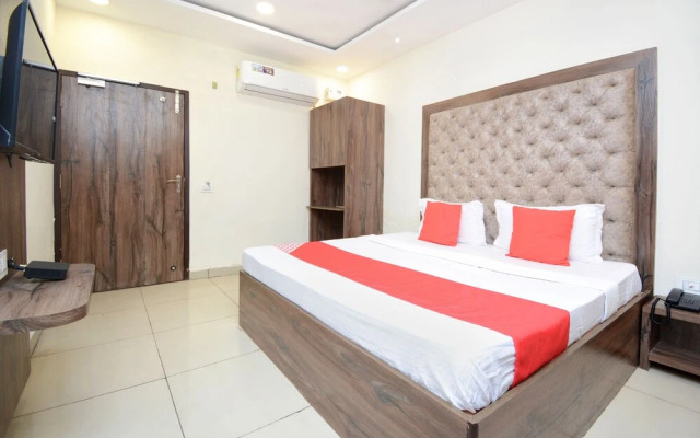 OYO 28335 Hotel Classic