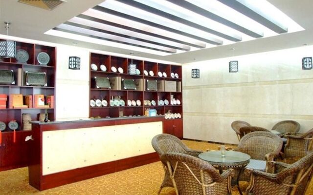 Kunming Jinggu Hotel