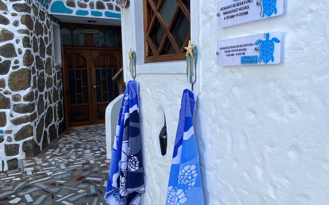 Maidith White Cove Hotel