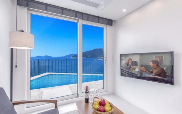 Geojedo Blue Hill Pension