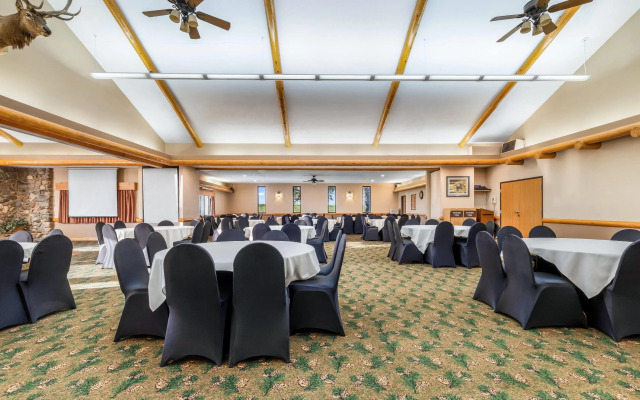 AmericInn by Wyndham Chamberlain - Conference Center