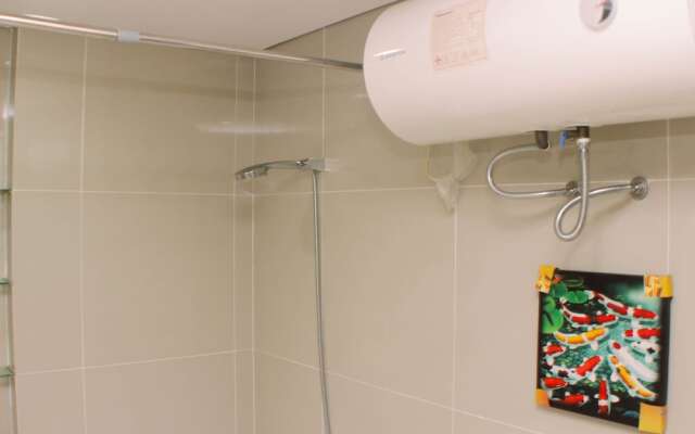 Big And Cozy Studio At Azalea Suites Apartment