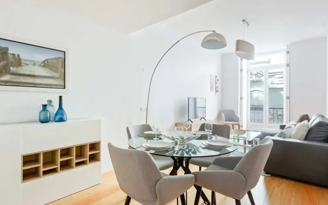Spacious 1 Bedroom Apartment Near Baixa