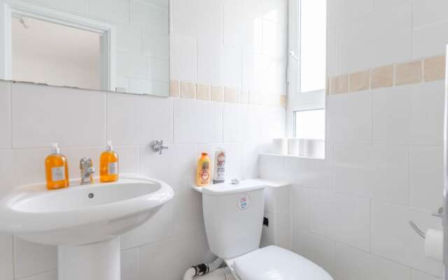 Spacious 3BD Flat, Close to Tube - Fulham!