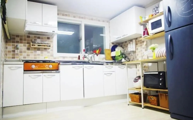 GDJ Guesthouse - Hostel