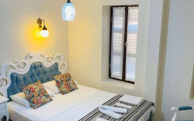 Maya Hotel Studio A