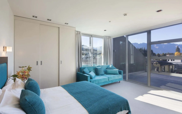 53 Shotover Apartment by Staysouth