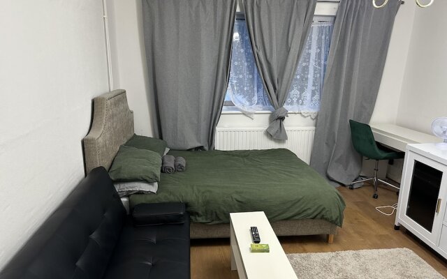 Great 5-bed Wembley Home 25min From Central London