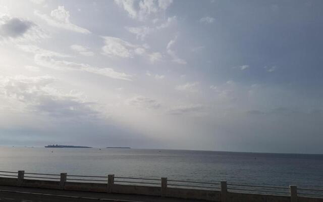 T2 rez de jardin front de mer