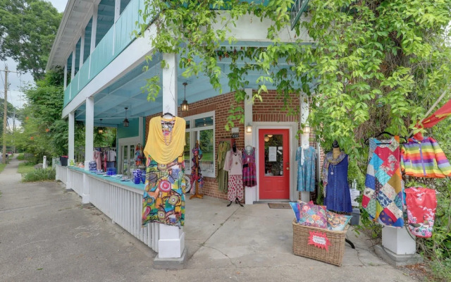 Lovely Hendersonville Retreat ~ 1 Mi to Downtown!