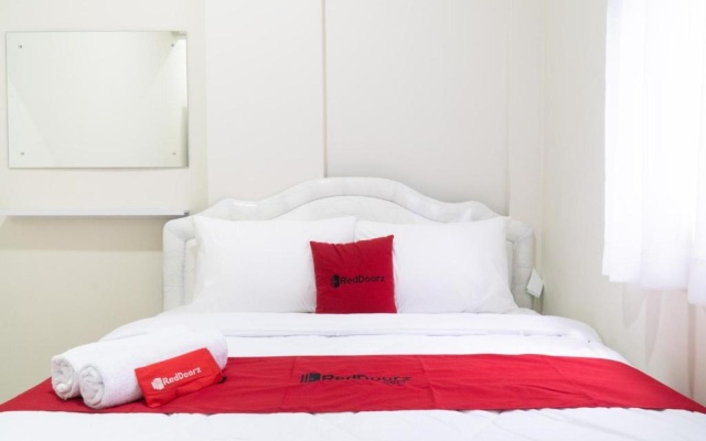 RedDoorz @ Garden Boulevard Citra Raya Tangerang – Guest Rooms – Tigaraksa