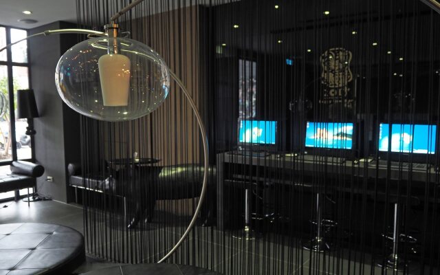 The Riverside Hotel International