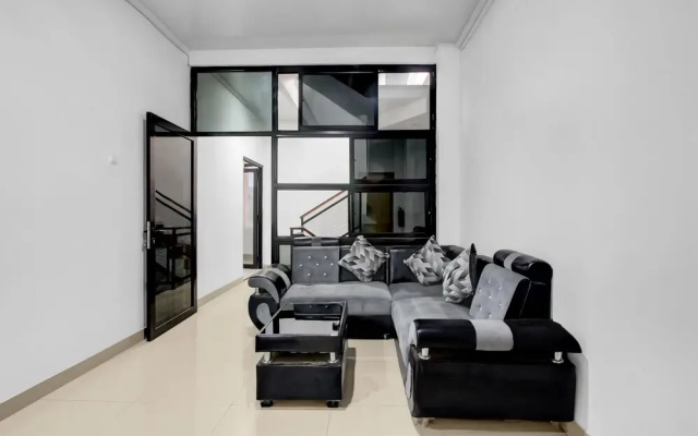 Collection O River House