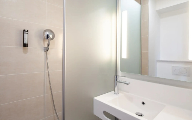 B&B HOTEL MASSY Gare TGV