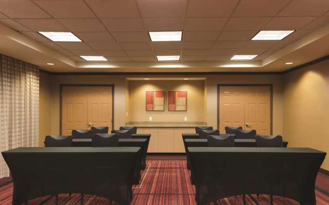 La Quinta Inn & Suites by Wyndham Atlanta Ballpark/Galleria