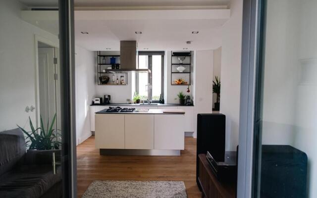 Luxury Apartment with a balcony lake Lago Maggiore