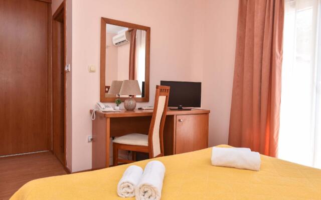 Hotel Mena