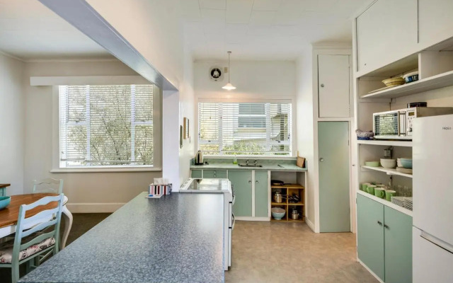 Views on Colenso - Napier Holiday Home