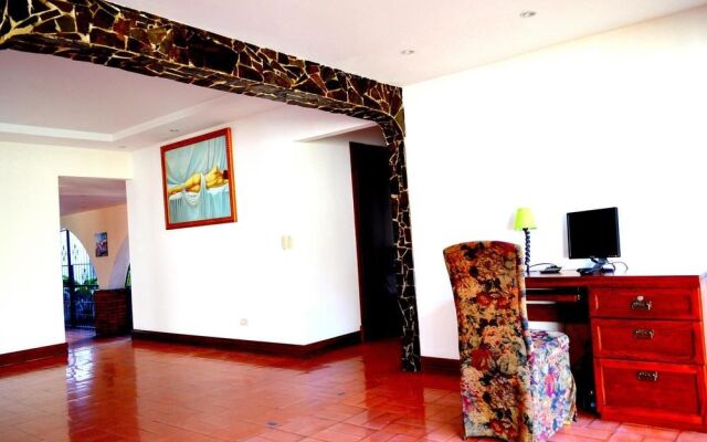 Nest Hotel B & B