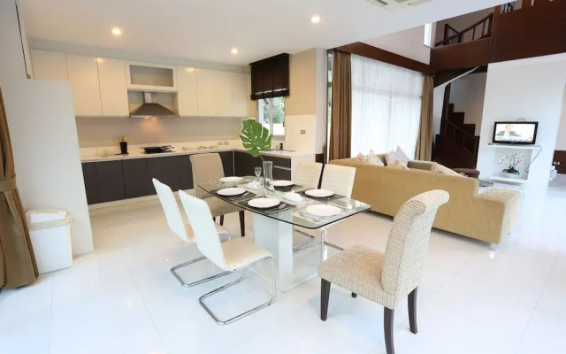 AnB Pool Villa 3BR Glass House in Pattaya