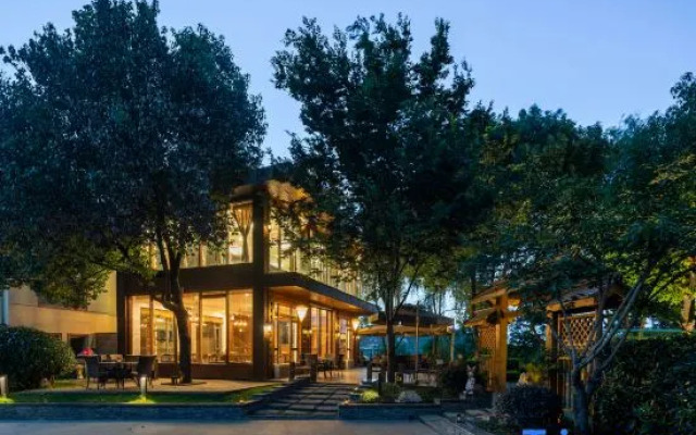 Tianmu Lake Yuhu Peninsula Hot Spring Hotel