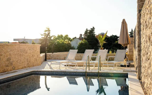 Meridian Pool Residences