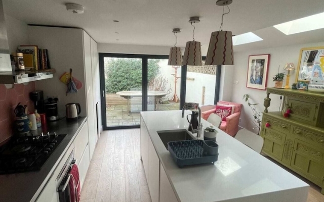 Stylish and Spacious 2 Bedroom House in Brixton