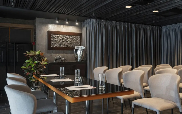 11 Mirrors Design Hotel