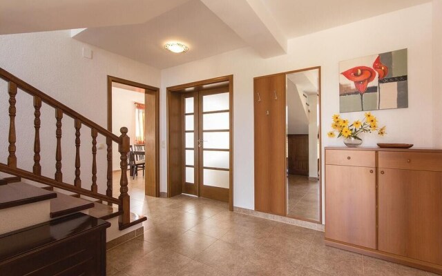 Awesome Home in Vodnjan With Wifi and 3 Bedrooms