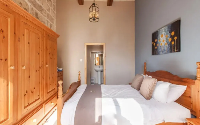Naduri, Beautiful Gozitan Villa + Pool