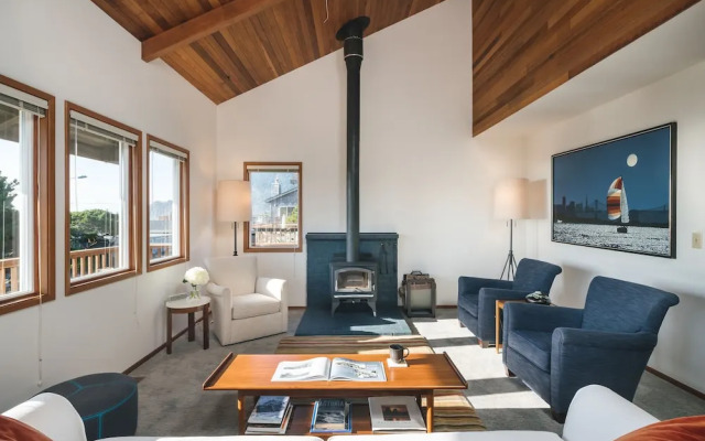 Beeswax & Beach by Avantstay - Fireplace & Ocean Views