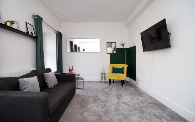 Western Way 2 by Tŷ SA in Newport